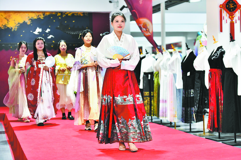 一襲長裙國潮出圈，一季度曹縣馬面裙網銷近9億元